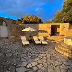 Kaminia Rose Private Pool & Jacuzzi