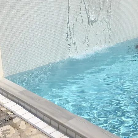 Kaminia Rose Private Pool & Jacuzzi *