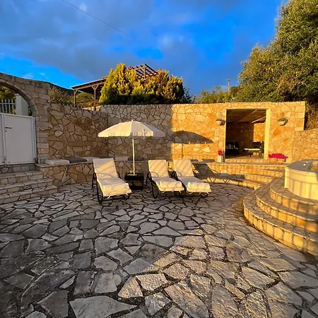Kaminia Rose Private Pool & Jacuzzi