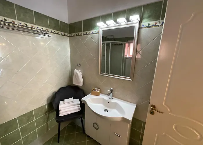 Kaminia Rose Private Pool & Jacuzzi
