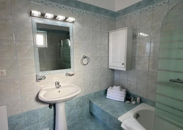 Kaminia Rose Private Pool & Jacuzzi Vilă