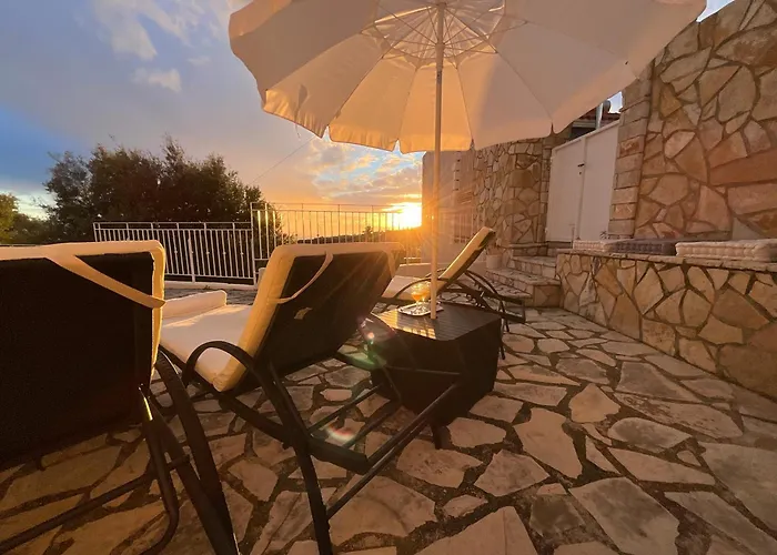 Vilă Kaminia Rose Private Pool & Jacuzzi