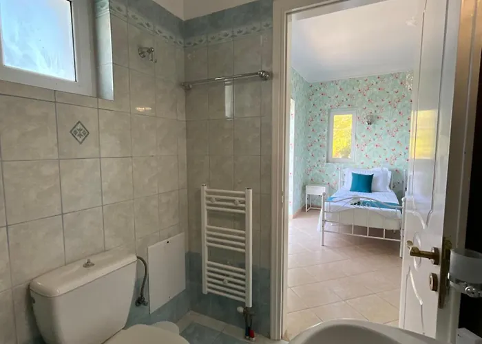 Kaminia Rose Private Pool & Jacuzzi Vilă Ratzaklíon