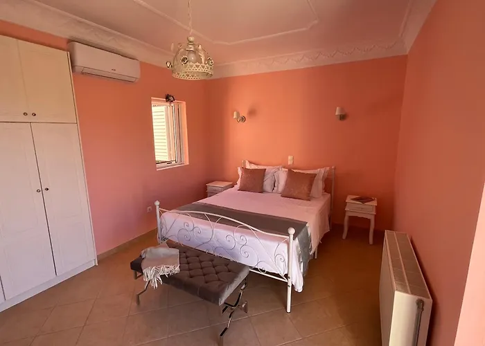 Kaminia Rose Private Pool & Jacuzzi Vilă Ratzaklíon